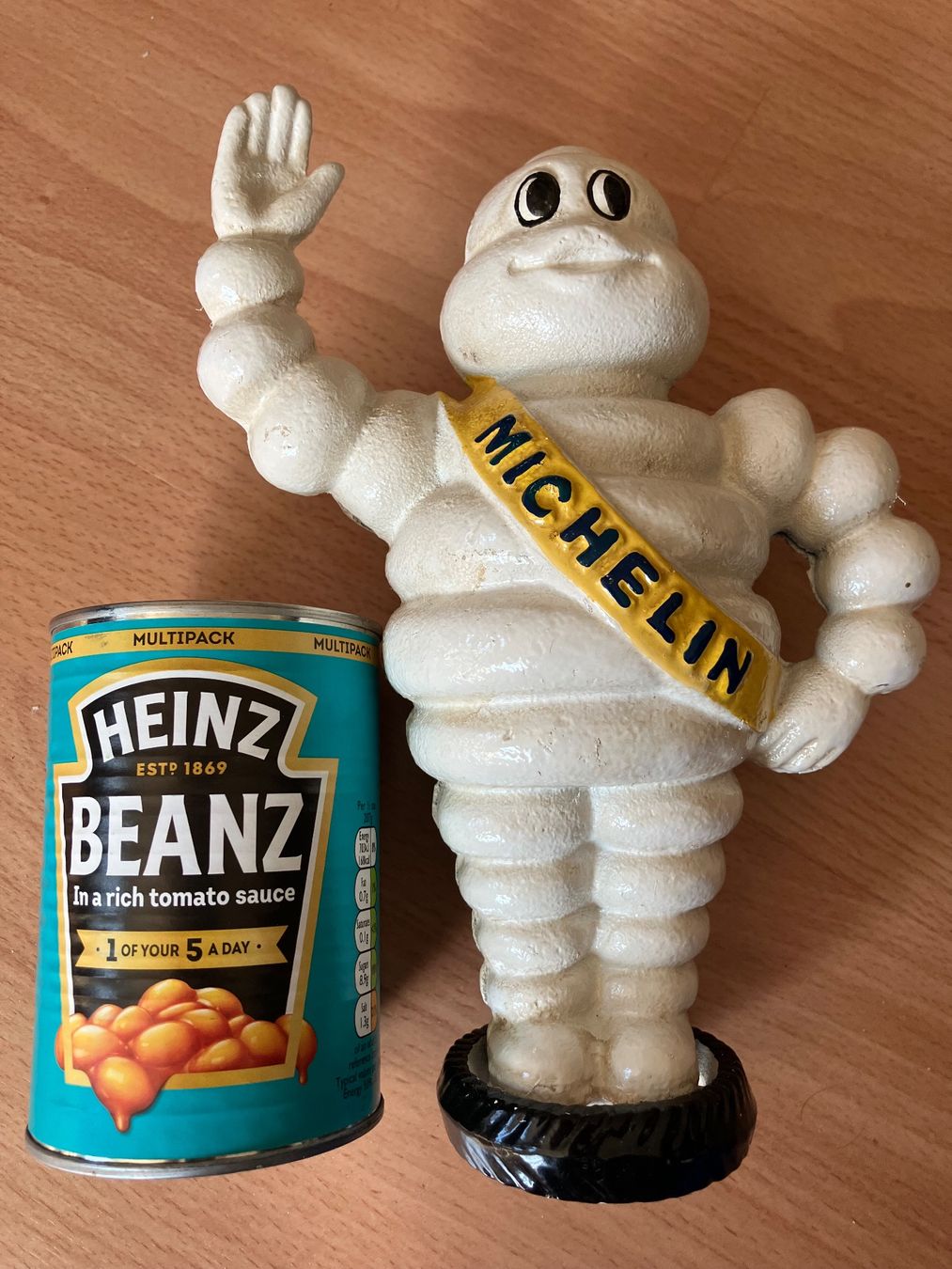 Michelin Figuren: 2 Kilo schwer Michelin Figur Eisen – Gebraucht aus Zürich von Classic_Collection_Zurich
