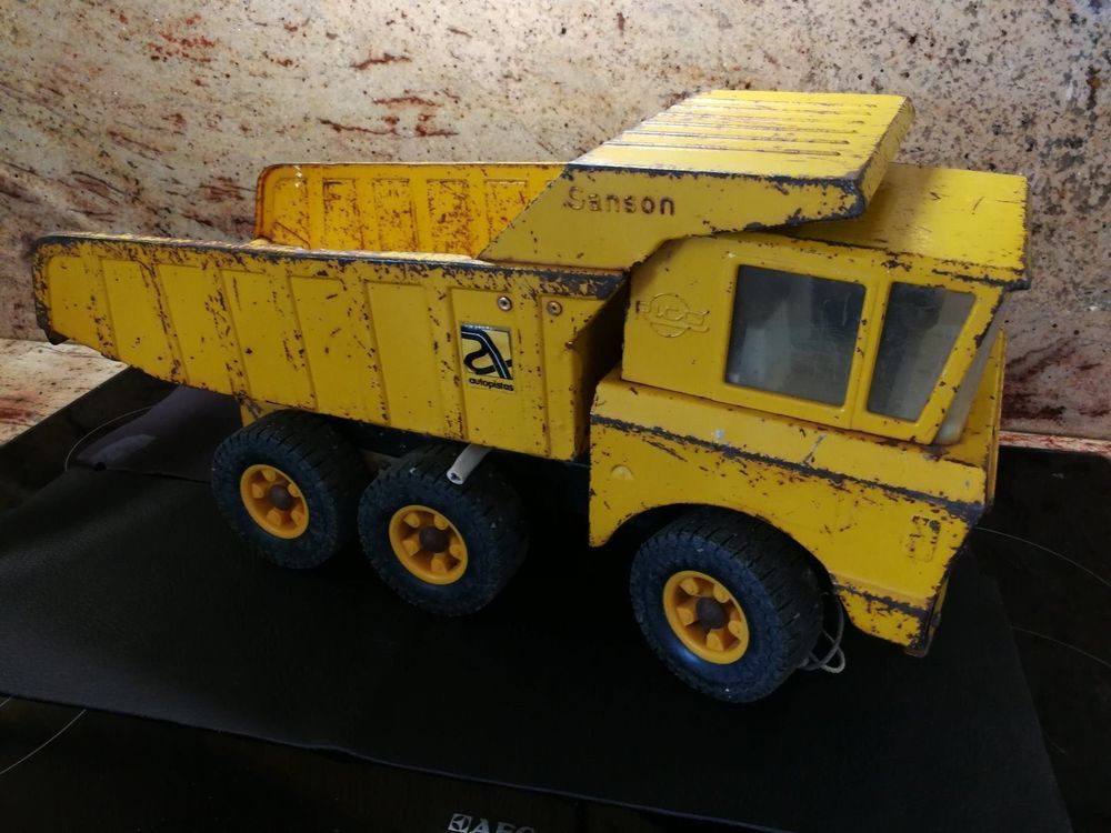 Gros camion jaune en tôle Rico Sanson (Gebraucht) in Denges für CHF 29 ...