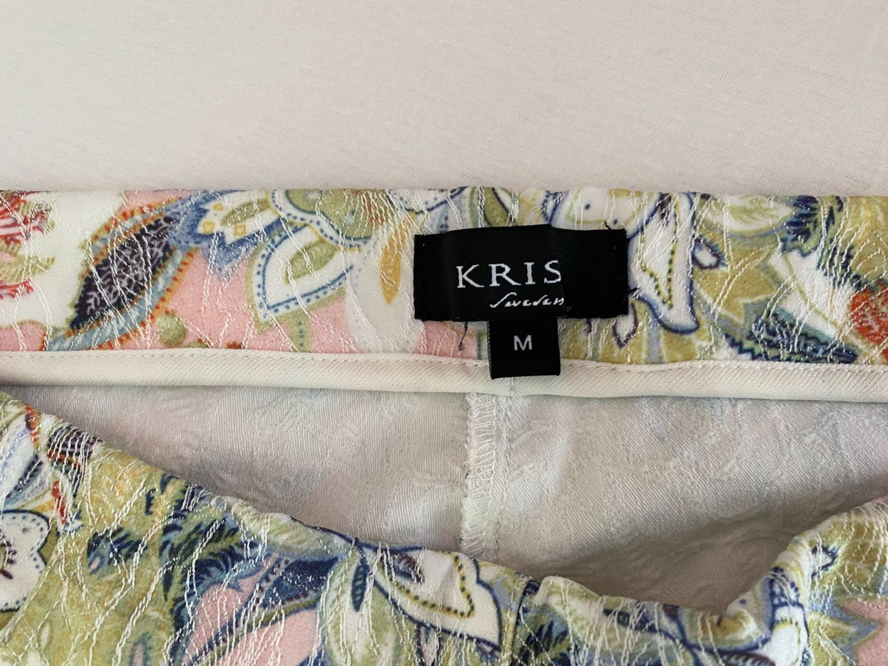 Salewa Jeans: Stretch Damenhose KRIS 7/8  Blumenmuster  Gr. 39  mit Elast – Usato da Niederrohrdorf venduto da park5 2