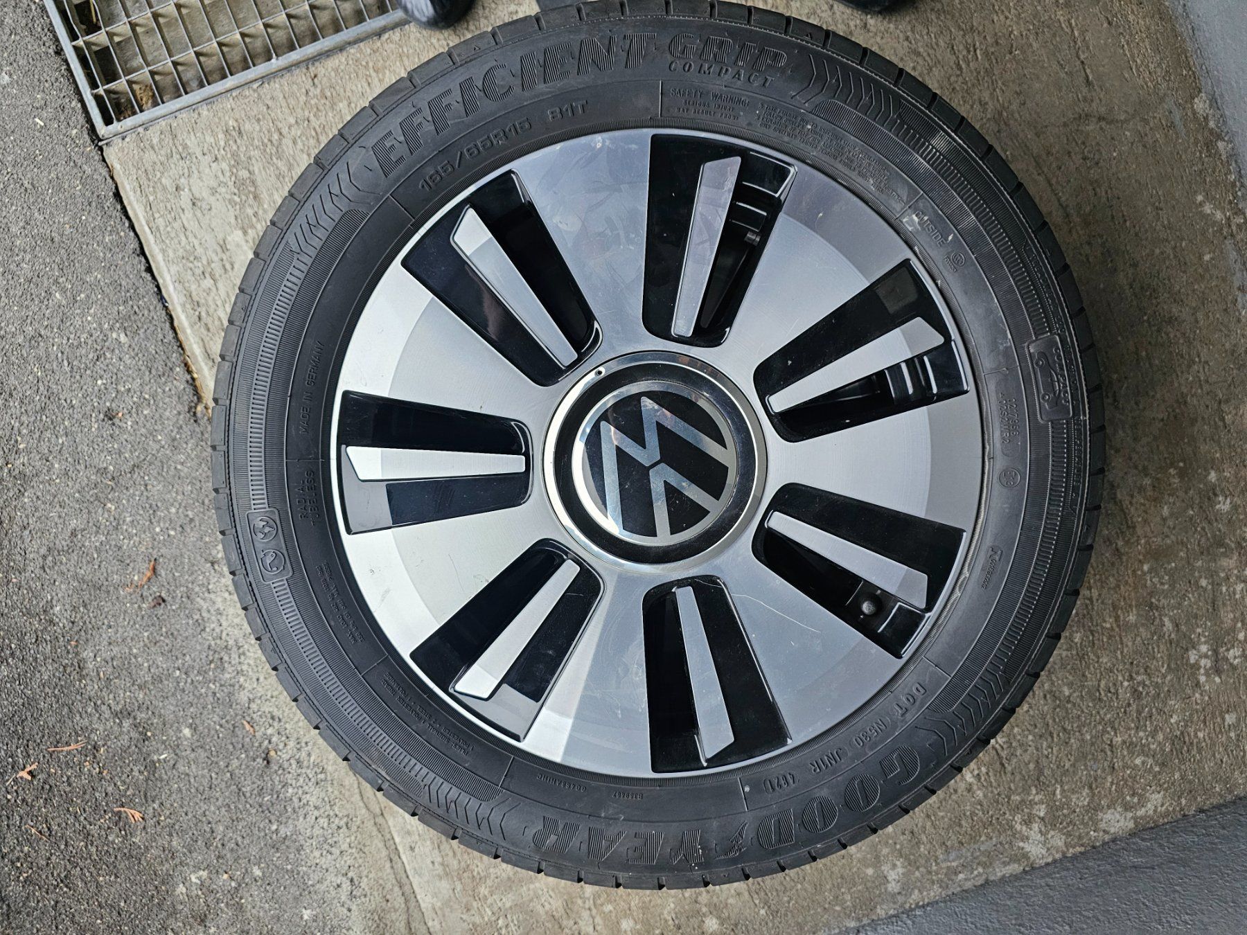 Volkswagen Pneus & Kompletträder: VW Up Sommerräder 15 zoll – Gebraucht aus Kaltbrunn von gello1991 2