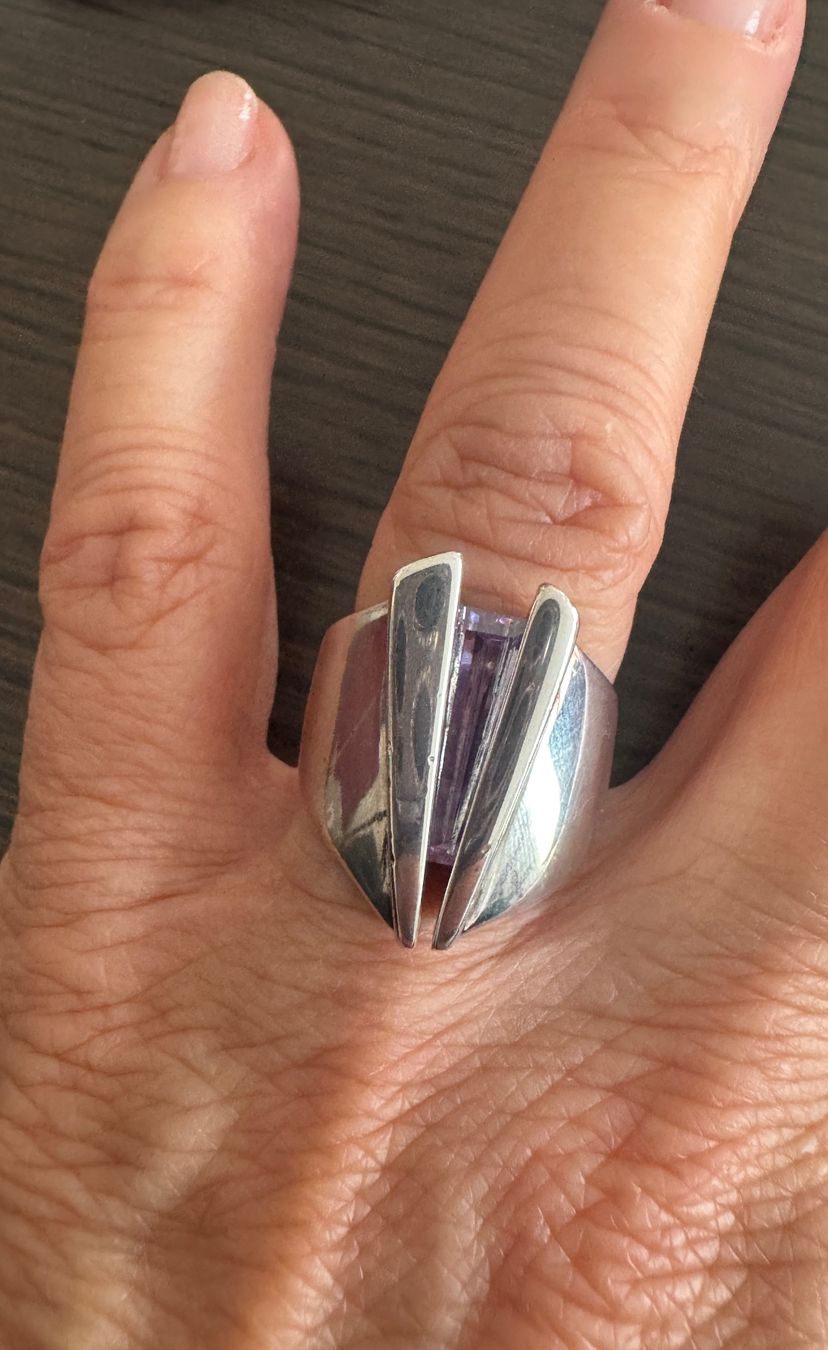 Anelli: formschöner Silberring 825 mit violettem Stein – Usato da Hinwil venduto da Pumuckel8 1