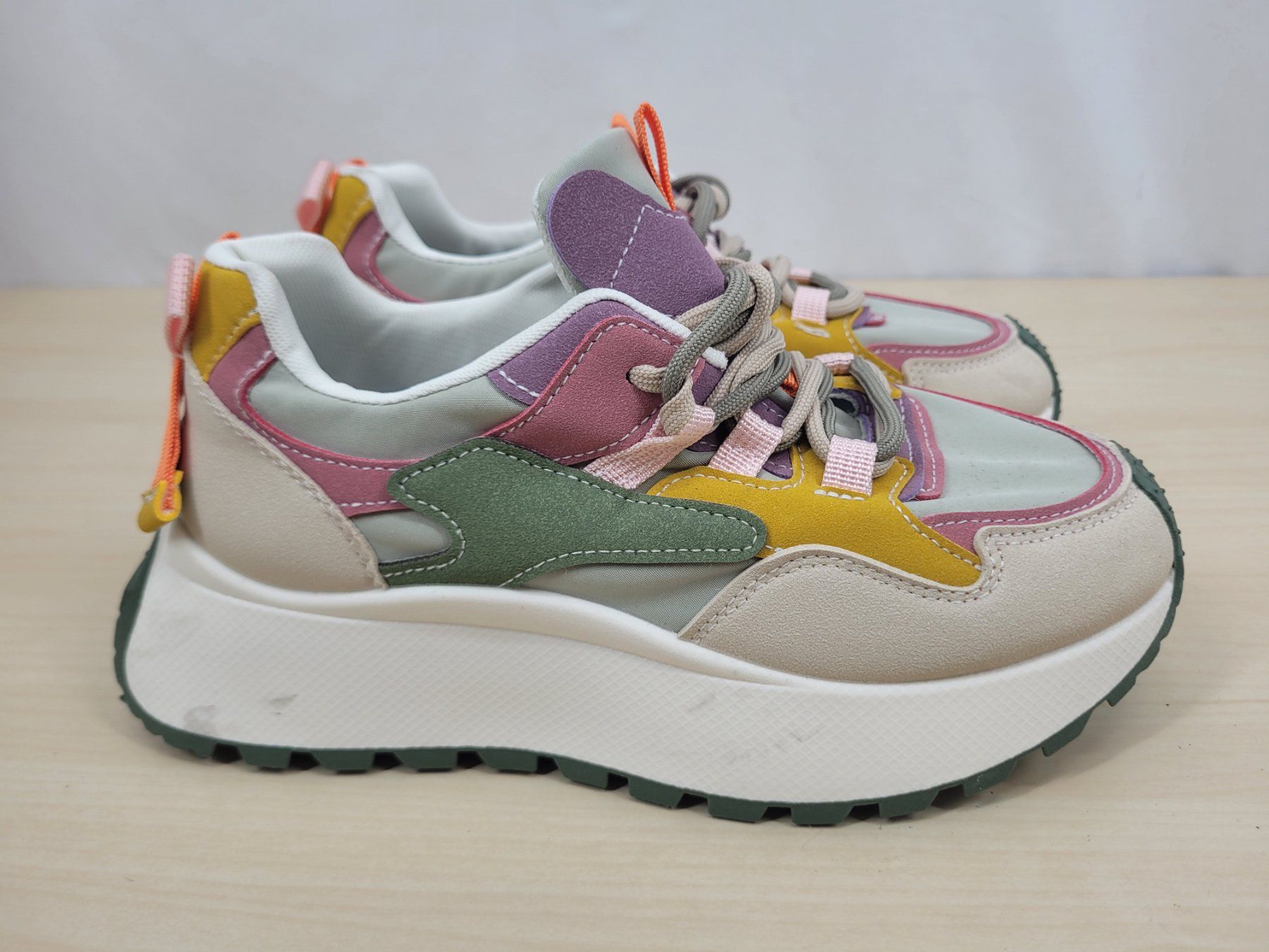 Chaussures femmes: Baskets beige vert rose 39 – Neuf (Voir description) à Lausanne par PlusValue_Lausanne