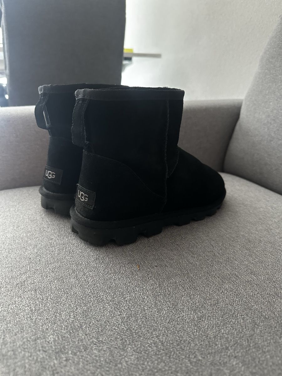 Scarpe da uomo: Ugg Boots Classic Mini Schwarz 39 Top Zustand! – Usato da Bitsch venduto da jan_d8tt 1
