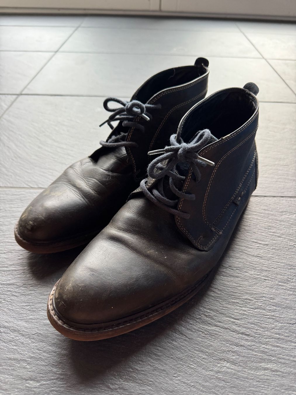 Scarpe da uomo: Herren Boots Leder, Gr.  43 – Usato da Unterseen venduto da itslisasp