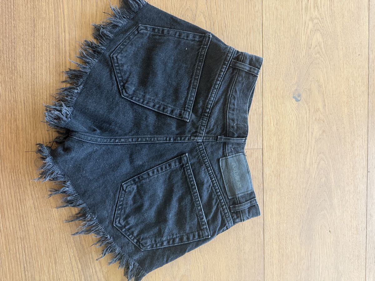 Pull&Bear Jeans: Jeans Shorts Pull&Bear schwarz – Gebraucht aus Meilen von laraherre 1