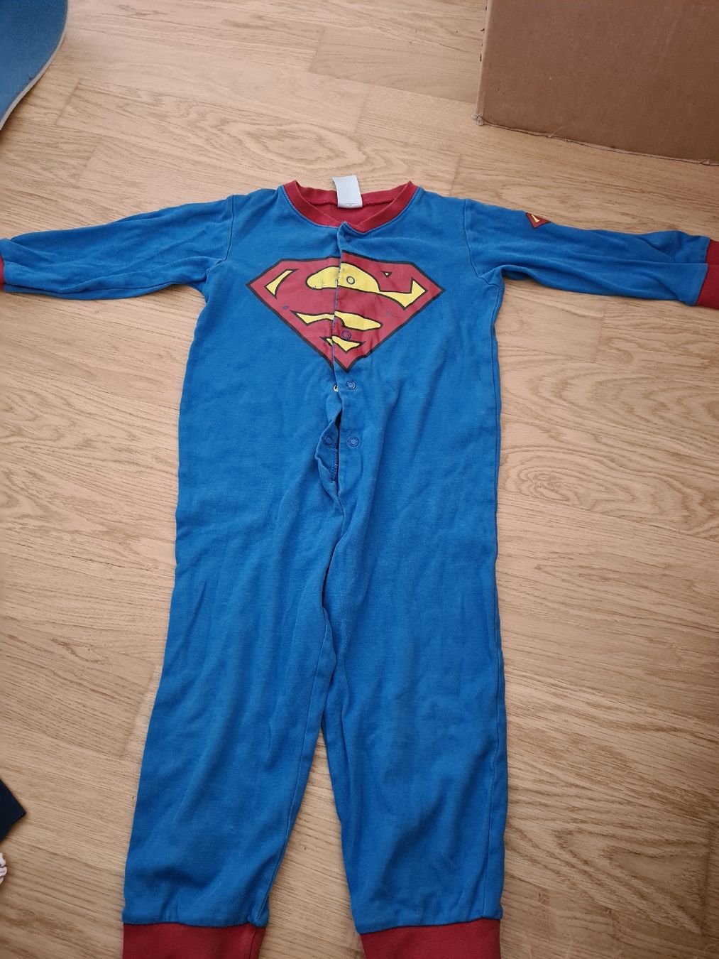 H&M Pigiama & Simili: Schlafanzug Superman Gr 98 – Usato da Horw venduto da Mirii91