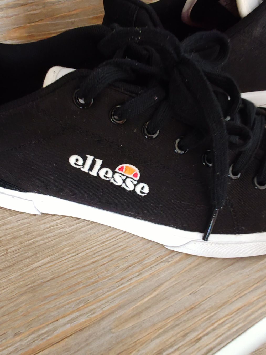 Ellesse Scarpe da donna: Neuwertige ellesse Sneakers – Nuovo (secondo la descrizione) da Egnach venduto da bgdo26 4