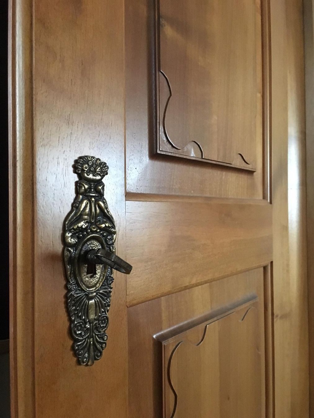 Armoires: Biedermeier Schrank, Nussbaum, Einzelanfertigung – D'occasion à Goldach par 1963ruthlanter 3