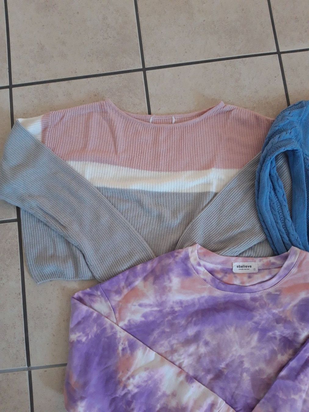 Pullover & Sweatshirts: 3x Pulli Gr xs mädchen – Gebraucht aus Gelterkinden von bambi037 1