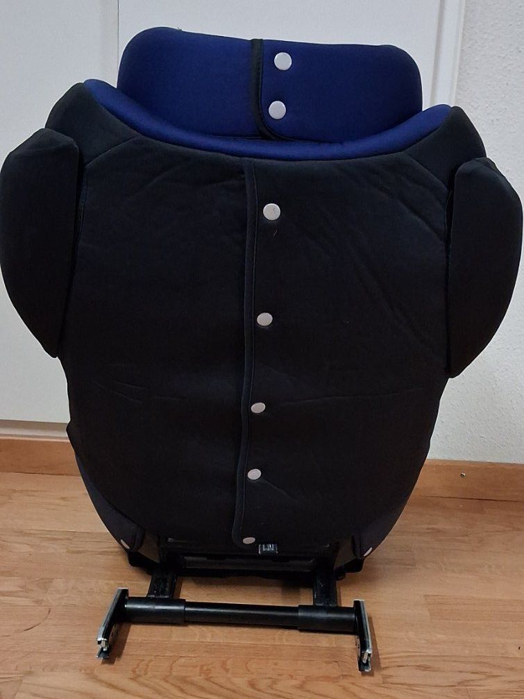 Cybex Seggiolini per auto: Kindersitz Cybex Juno 2-Fix blau schwarz – Usato da Bern venduto da KavIndustries 1