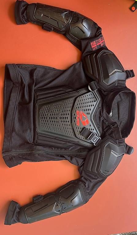 Protezioni & Imbottiture: plastron EVS noir enfant – Usato da Bouveret venduto da zozoh