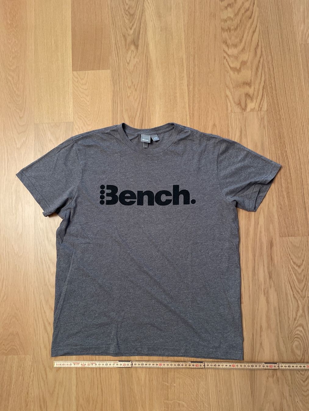 Bench T-Shirts: Tshirt Bench L – Gebraucht aus Basel von pilzliii 1
