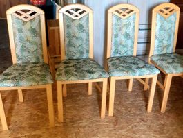 Ausziehtisch mit 4 Stühlen