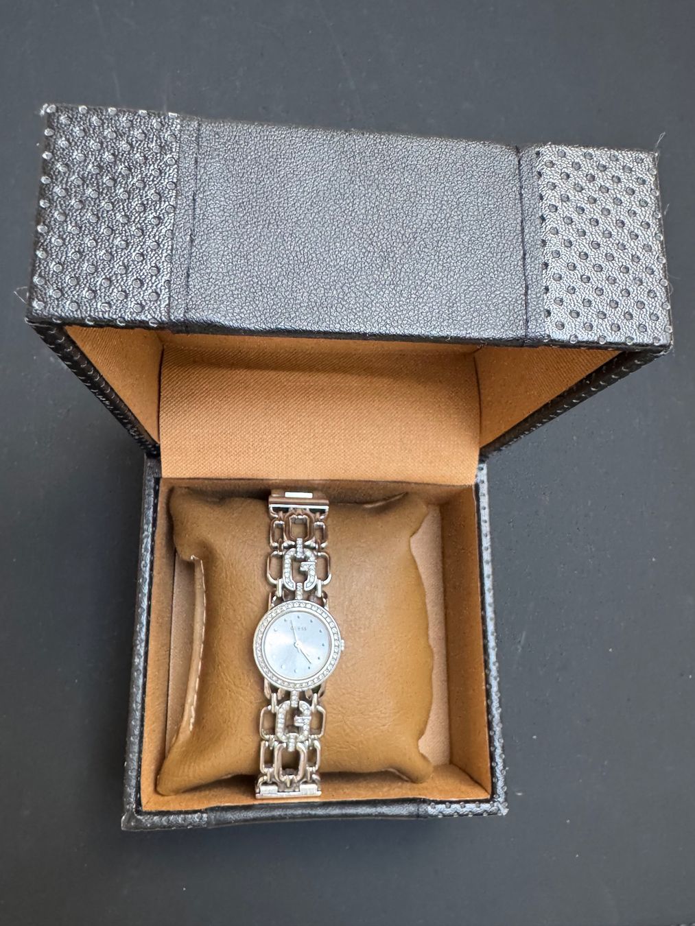 Guess Orologi: Guess Damenuhr Silber Glitzer Steine – Usato da Urdorf venduto da roses202 1