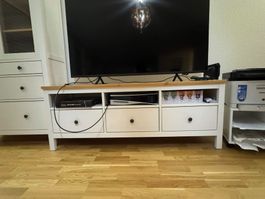 HEMNES TV-Bank, weiß gebeizt/hellbraun