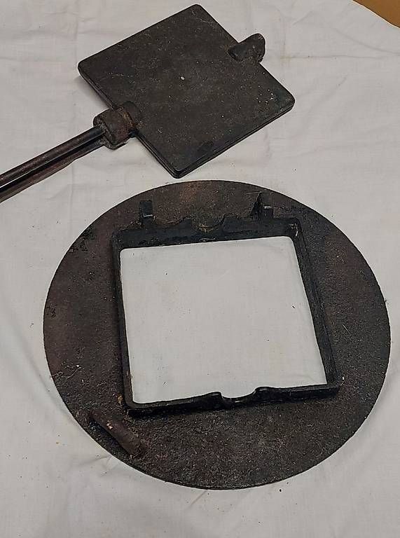 Teglie da forno: Moule à bricelets bernois en fonte – Usato da Cortaillod venduto da Tquila67 3