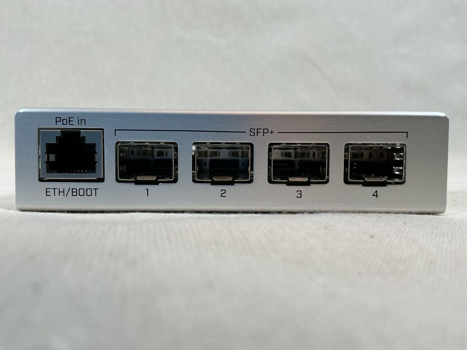 Hub & Switch: MIKROTIK Netzwerk Switch – Usato da Richterswil venduto da Restwert_Richterswil 5
