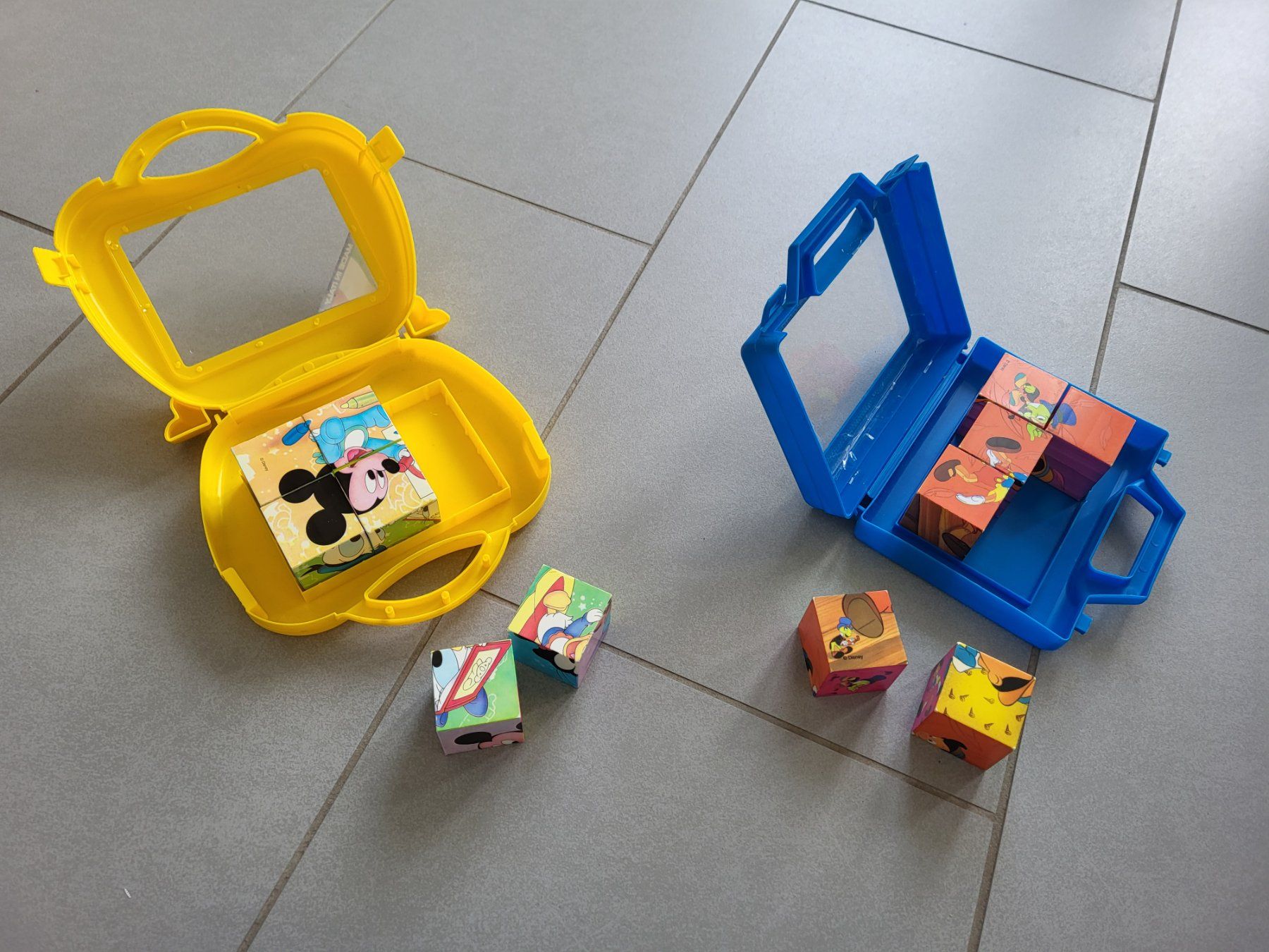 Disney Puzzles: Kinder Würfelpuzzle 2 St ab 3 J Disney – Gebraucht aus Boswil von i12i