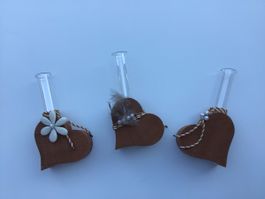 Holzherze mit Reagenzglas