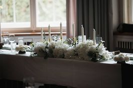Elegante Hochzeits-Centerpieces mit Kerzen - Handgemacht