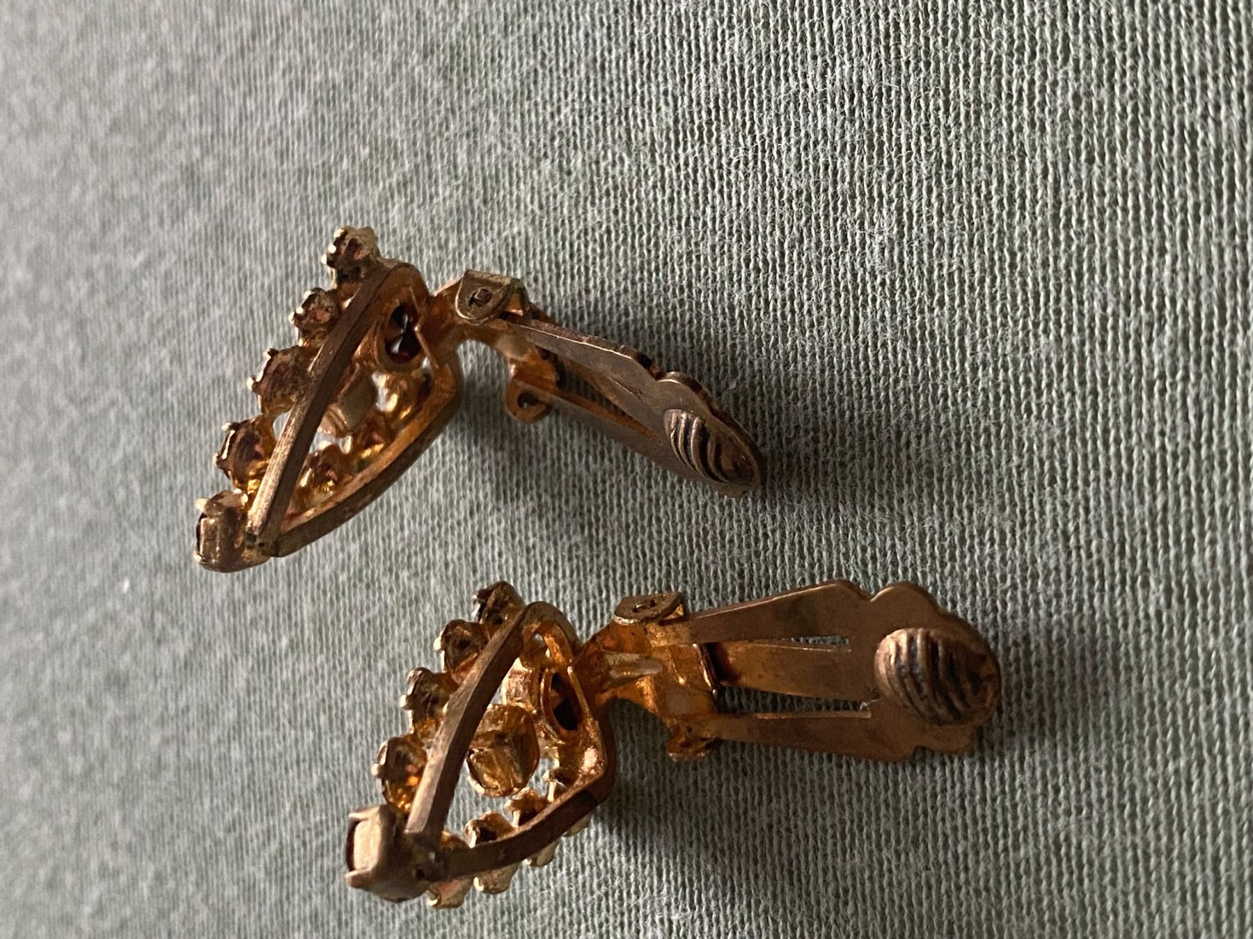 Orecchini pendenti & Orecchini a lobo: Vintage Modeschmuck, Ohrenclips mit Glitzersteinen. – Usato da Gümligen venduto da Primeselection 1