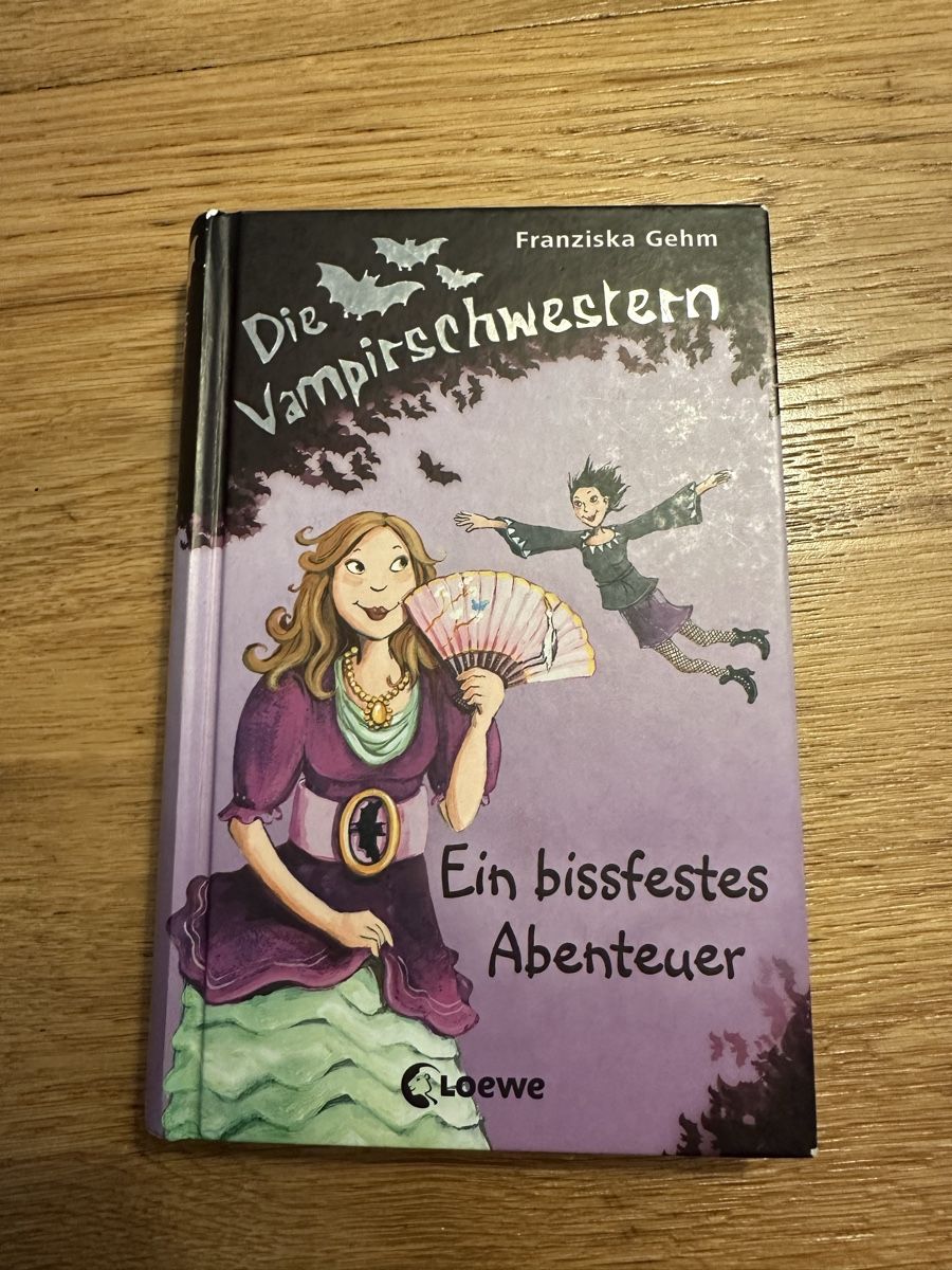 Bücher: Die Vampirschwestern - Ein bissfestes Abendteuer – Gebraucht aus Wettingen von Sternetaenzerin
