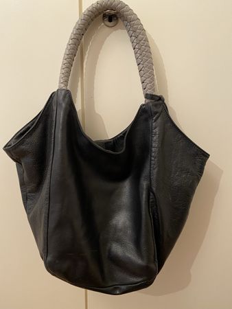 Pasito Handtasche schwarz Leder geflochtener Henkel gebrauch