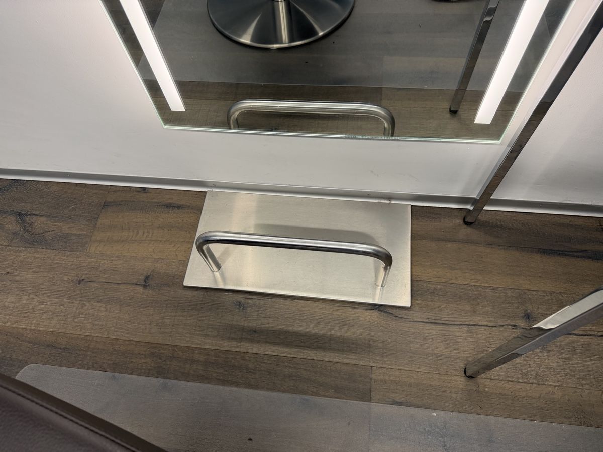 Fauteuils: Kiela Coiffeur-Einrichtung komplett – D'occasion à Rotkreuz par _SimonLustenberger_ 8