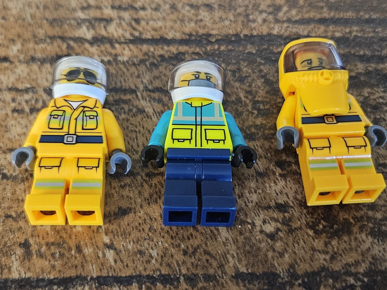Lego Kit di costruzioni: lego lot de 3 figurines  – Usato da Confignon venduto da Ecrofigs