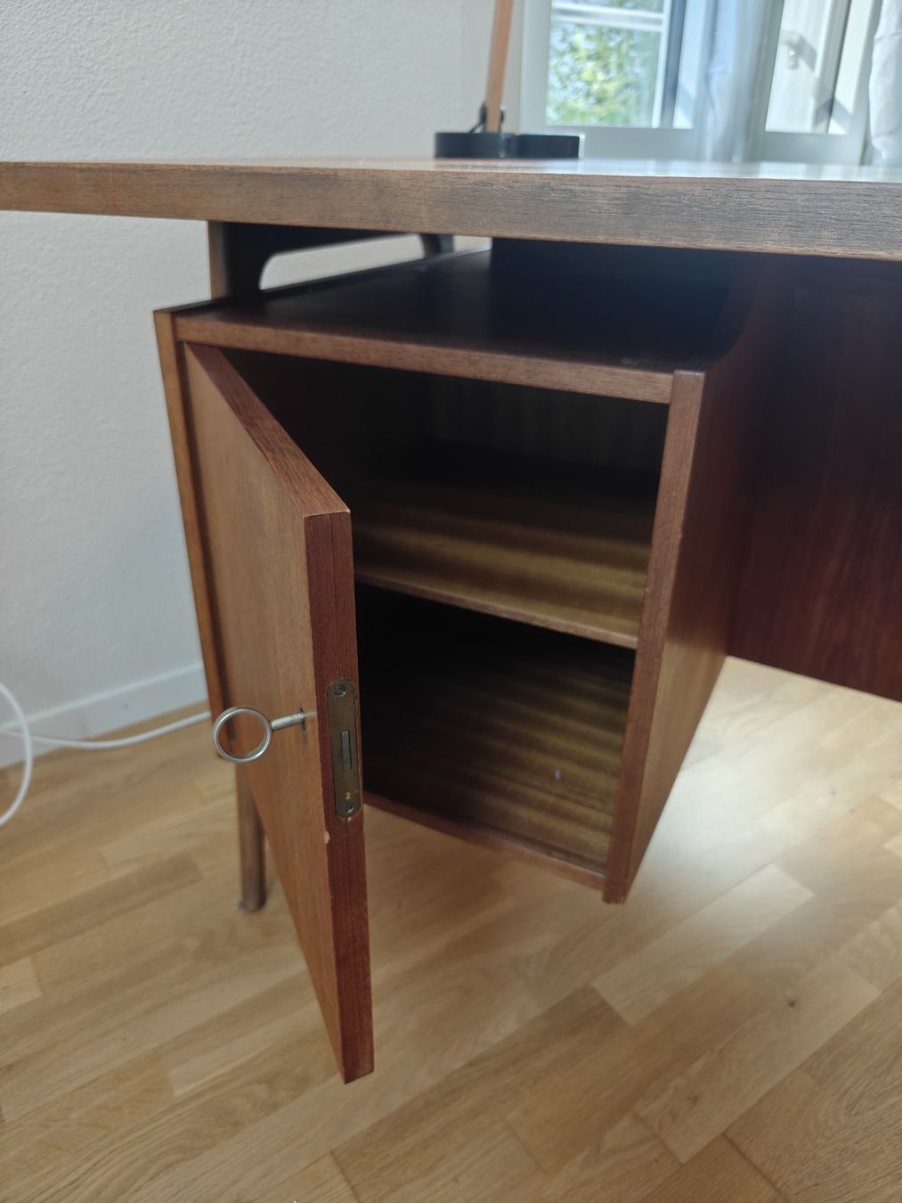 Schreibtische: German-Made Teak Desk – Gebraucht aus Zürich von Maa_b2bx 7