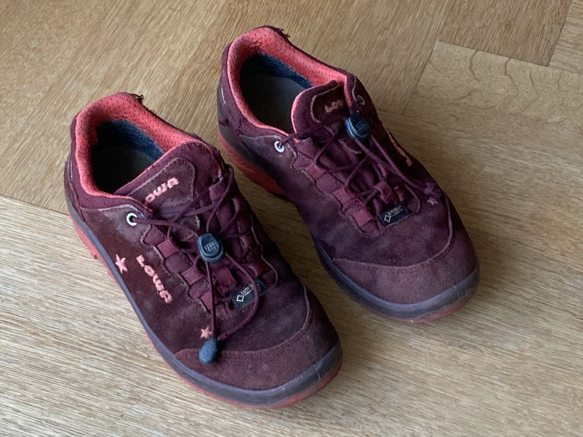Lowa Scarpe per ragazzi: Lowa Trekkingschuhe Gr 33 – Usato da Winterthur venduto da Wakame