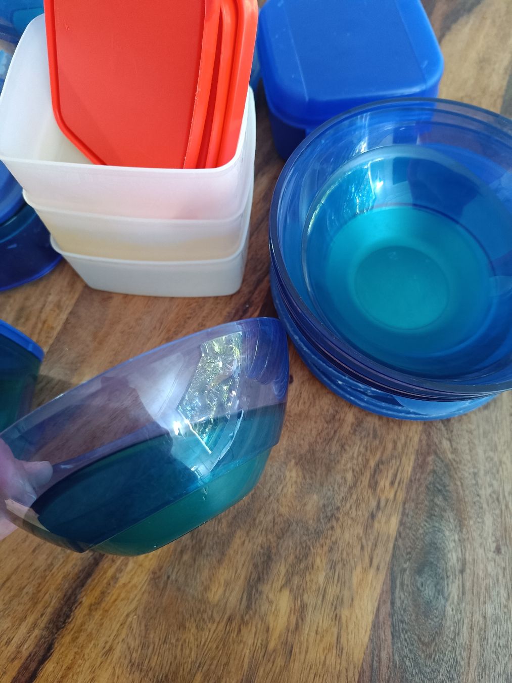 Tupperware Contenitori & Simili: Tupperware Set Behälter mit Deckel bunt gebraucht – Usato da Galgenen venduto da Suemmeli 1