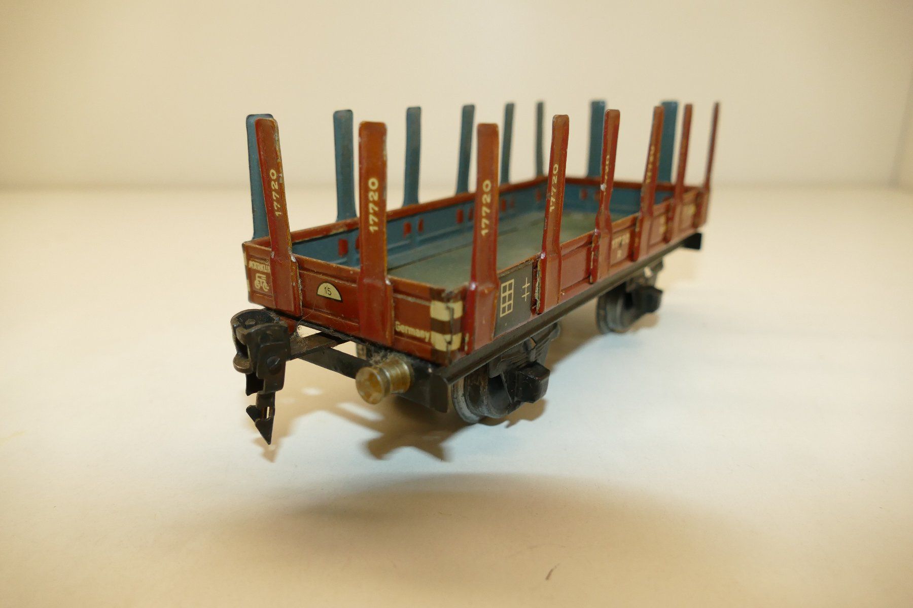 Märklin Modelleisenbahnen: Märklin 0: Rungenwagen – Gebraucht aus Niederhasli von rail-duerst 1