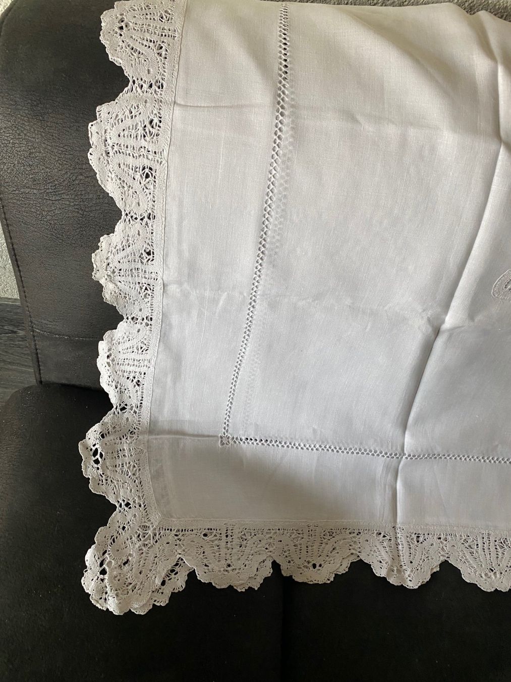 Altra biancheria da tavola: Tischtuch weiss  ca 155 x 150cm – Usato da Allenwinden venduto da Obalu 1