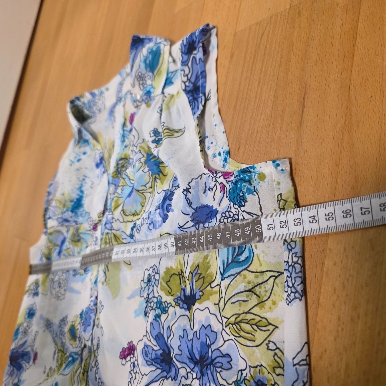 Camicette: Ärmellose Bluse mit Blumenmuster, asymmetrisch, M – Usato da Wald ZH venduto da CapLux 6