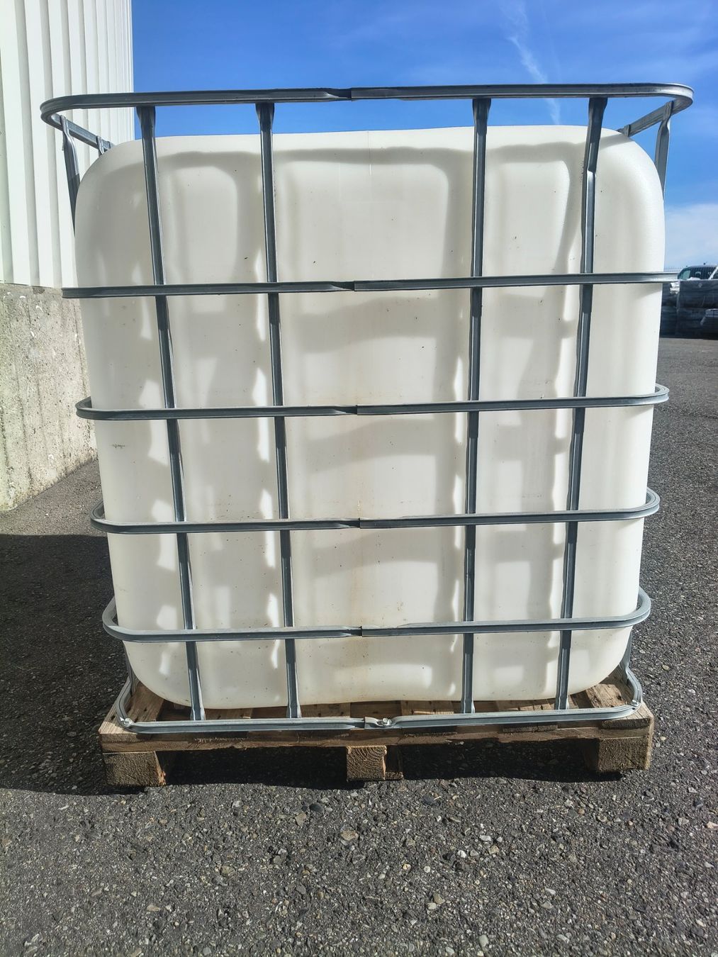 Abbeveratoi e trogoli: IBC Container 1'000lt. Tank Wassertank – Usato da Riken AG venduto da DIDI710 6