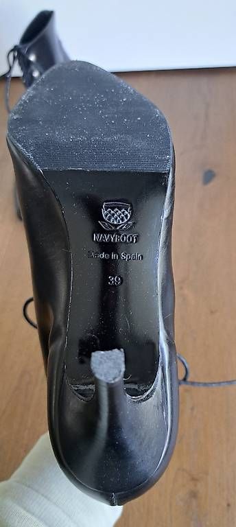 Damenschuhe: Navyboot Stiefeletten Schwarz Grösse 39 – Gebraucht aus Hergiswil NW von nad_py7f 1