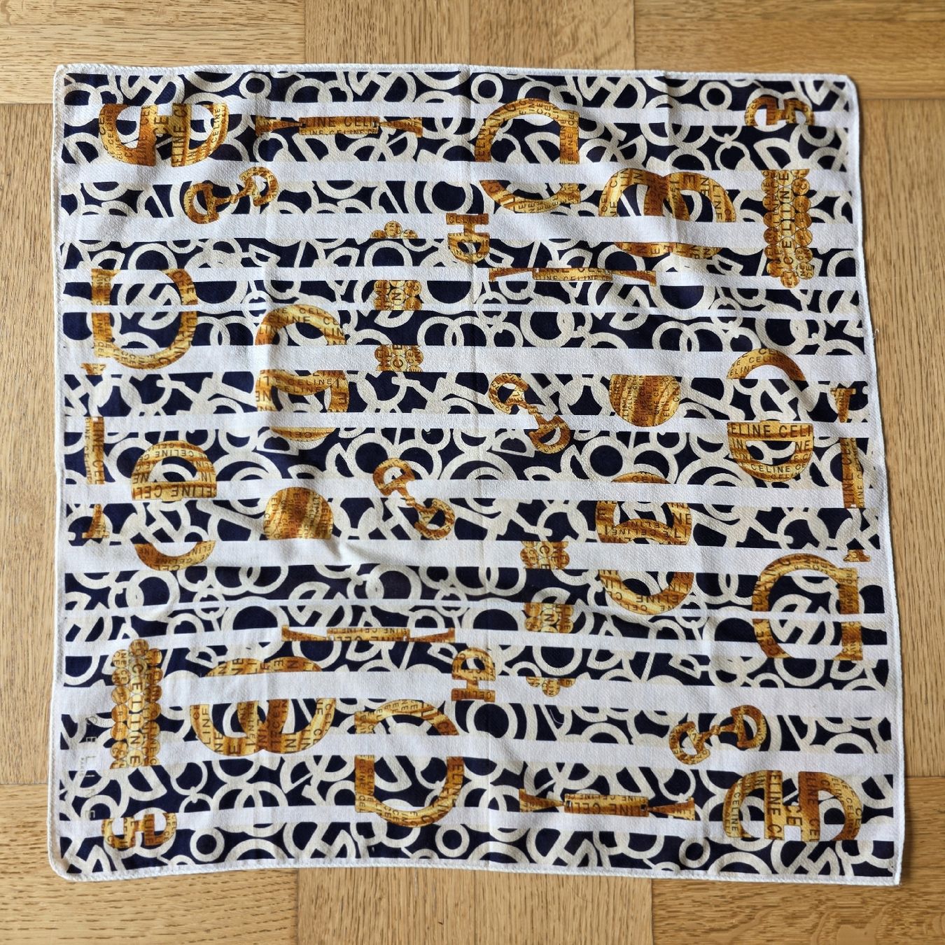 Celine Foulard & Sciarpe: CELINE Baumwolltuch 58x58 cm – Nuovo (secondo la descrizione) da Zürich venduto da LIMAR 3