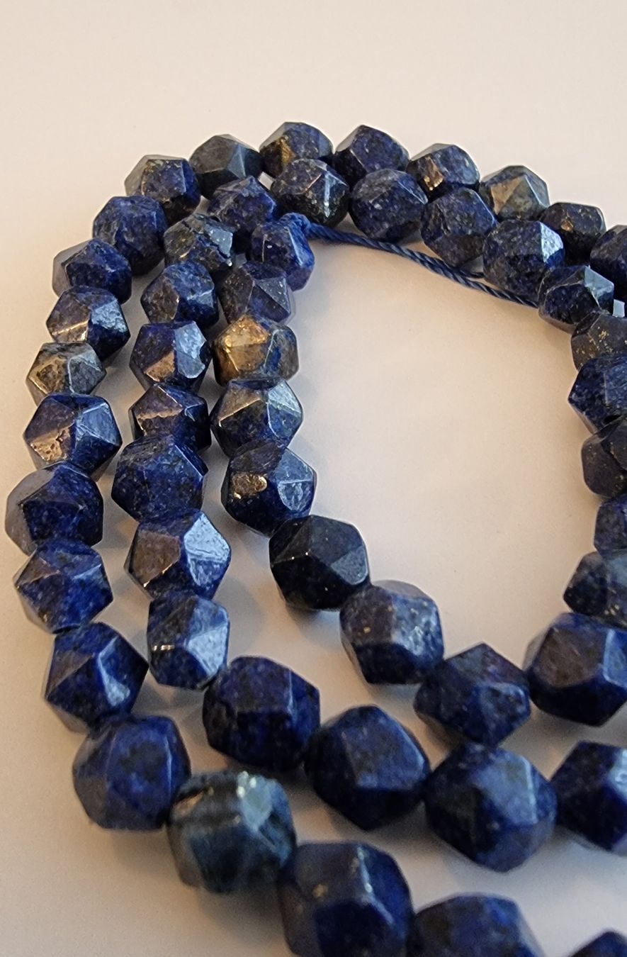 Minerali & Pietre curative: Lapislazuli 6mm. facettiert Strang – Nuovo e nell'imballaggio originale da Menziken venduto da Mirager