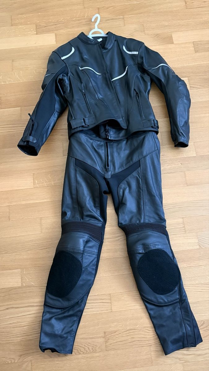 Lotti di vestiti: Motorradkombi Leder schwarz 2-Teiler - Gr. M – Usato da Breitenbach venduto da holla_die_waldfee