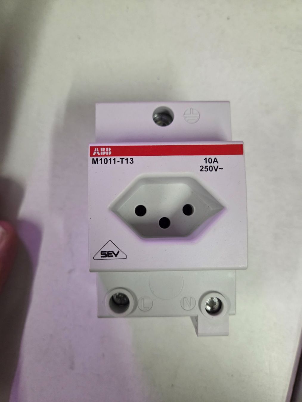 ABB Spine: ABB Steckdose Einsatz M1011-T13 EB-Steckdose ABB T13 DIN – Nuovo (secondo la descrizione) da Zürich venduto da Alibaba1234