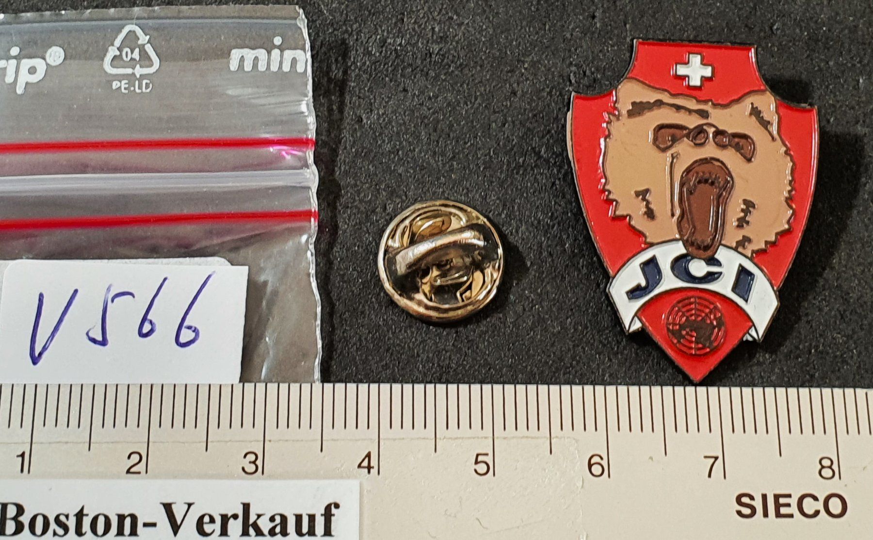 Placchette & Badge: V566 - Pin Bär Schweiz JCI – Usato da Reinach BL venduto da Boston-Verkauf 1