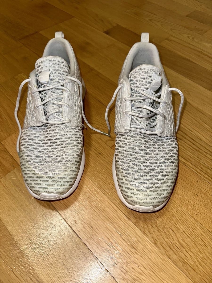 Nike Herrenschuhe: Nike Roshe Flyknit Silber-Weiss, Gr. 42.5 – Gebraucht aus Bern von rub_8mhx 7