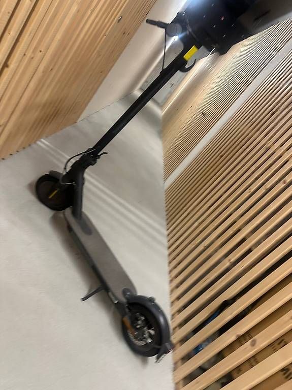 Xiaomi Kickboard: Xiaomi Mi Essential E-Scooter – D'occasion à Bülach par unl_b5xh