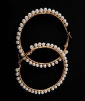 Schicke Creolen Ohrringe mit Perlen, Gold-Look