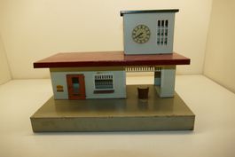 Kibri 0: Bahnhof mit imit. Uhr