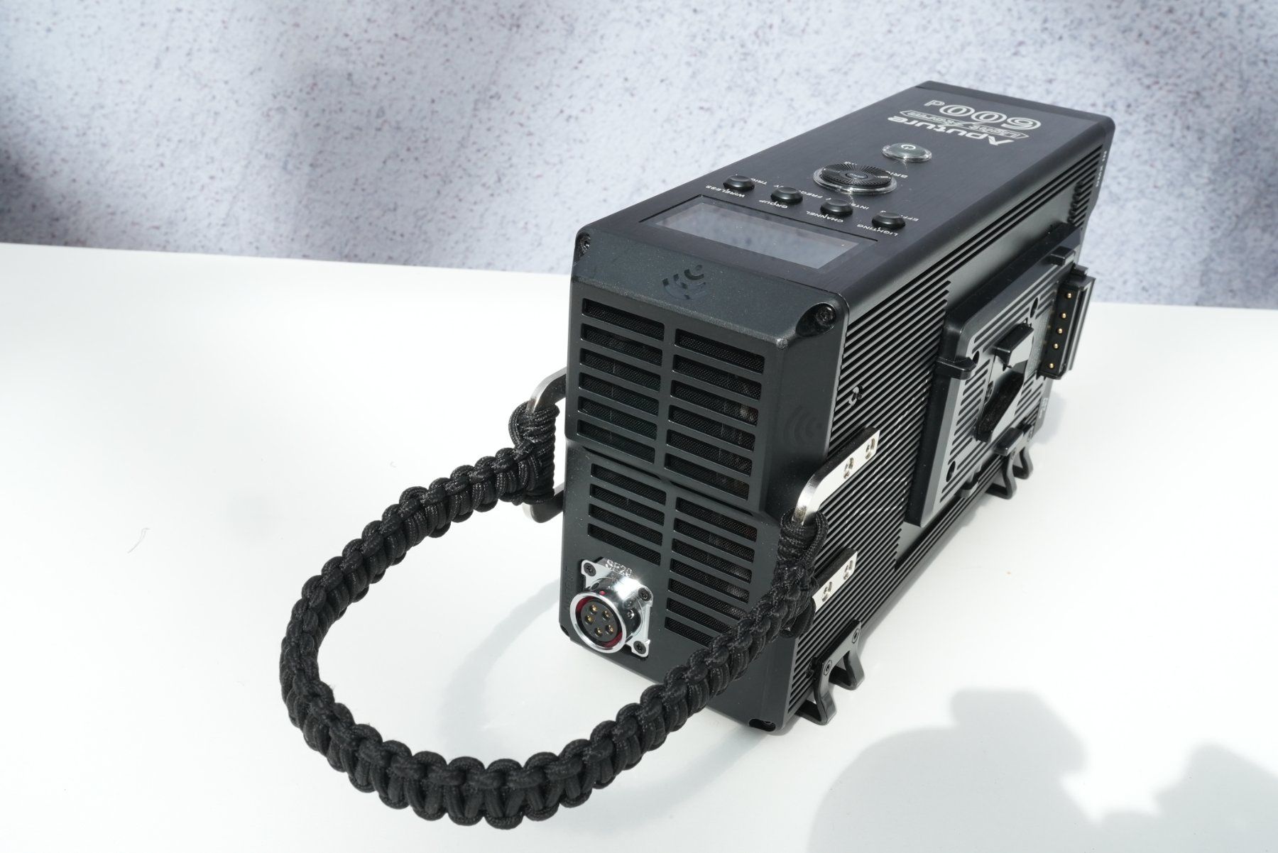Aputure Lampade: Aputure LS 600D Pro V-Mount Profi Video LED-Leuchte 600W – Usato da Luzern venduto da PMPHOTOMEDIA 8