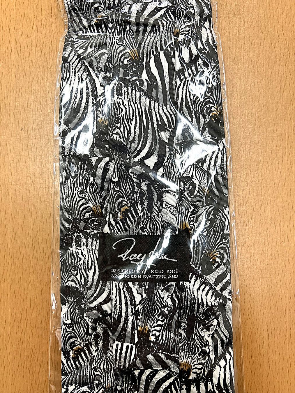 Cravatte: Krawatte - Designed bei Rolf Knie mit Zebra Muster – Nuovo e nell'imballaggio originale da Rapperswil SG venduto da SHS-Rapperswil 1