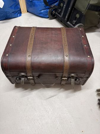 Vintage-Holzkoffer / Dekokoffer mit Lederoptik