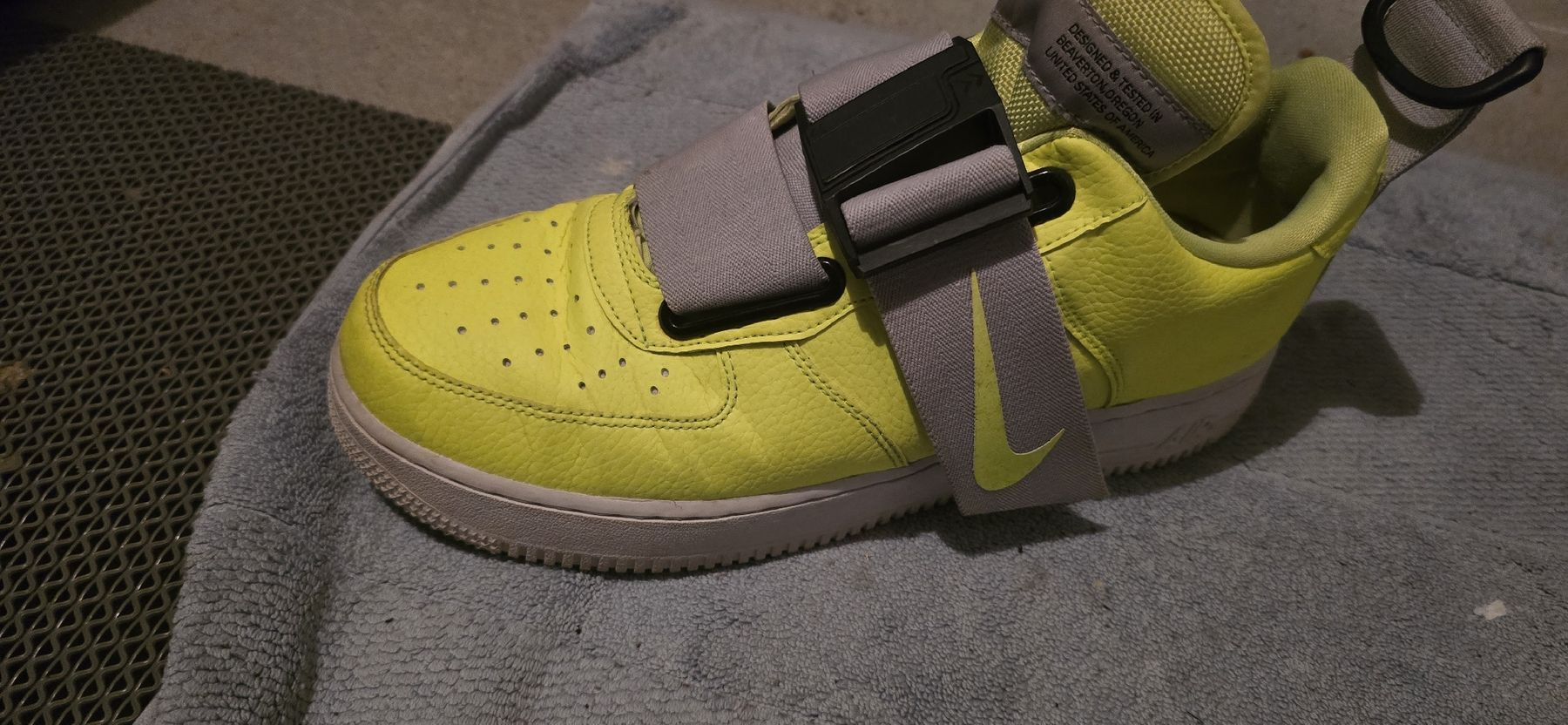 Nike Herrenschuhe: AIR FORCE 1 UTILITY VOLT – Gebraucht aus Biel/Bienne von mes_ms9q 3